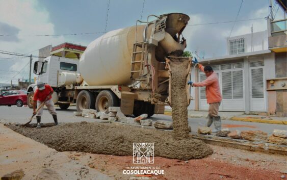 Obra de mejoramiento en la colonia el naranjito de Cosoleacaque