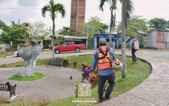 Llevan  a cabo limpieza de calles en Cosoleacaque