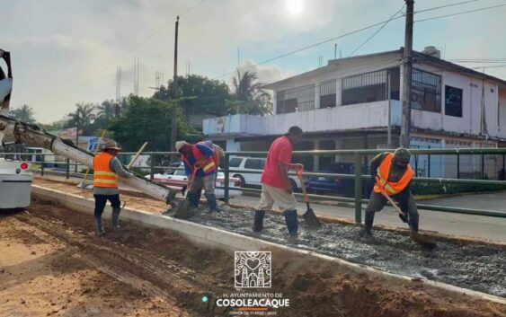 Trabaja ayuntamiento para mejorar vialidad en Cosoleacaque