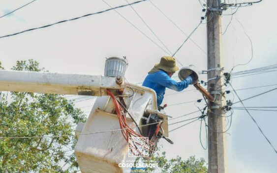 Alumbrado Público rehablita Lámparas en Cosoleacaque