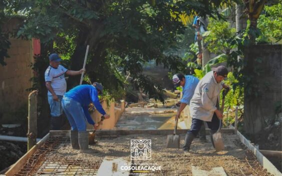 Avanza encajonamiento en Barrio 4to de Cosoleacaque