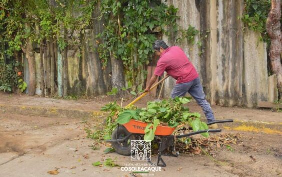 REALIZAN LIMPIEZA DE CALLES EN COLONIA LA ESPERANZA