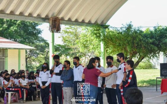 Imparten pláticas de prevención al delito en ESTI 134