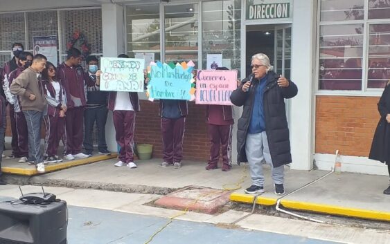 Huelga de hambre de maestros en Neza; van 5 días