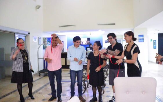 Jóvenes presentan exposición de arte