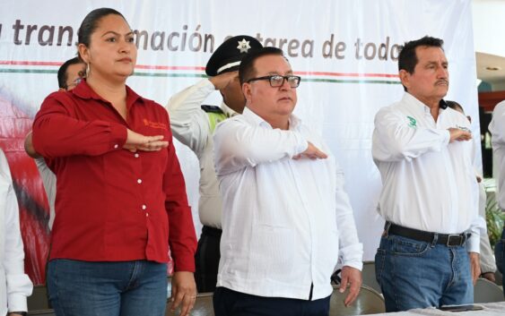 Encabeza el alcalde Noé Castillo Olveraconmemoración del Día de la Bandera