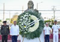 Rinden autoridades civiles y militares homenaje a Cuauhtémoc, el último emperador azteca