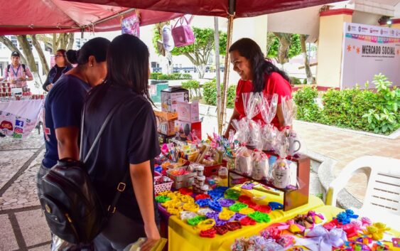 Impulsan Sedesol y Ayuntamiento a emprendedoras de Coatzacoalcos con “Mercado Social”