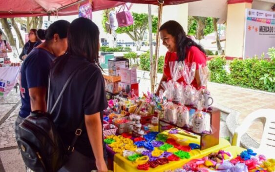 Impulsan Sedesol y Ayuntamiento a emprendedoras de Coatzacoalcos con “Mercado Social”