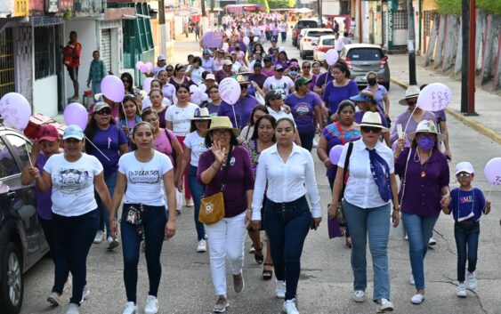 Conmemora el IMM Agua Dulce el DíaInternacional de la Mujer con una caminata