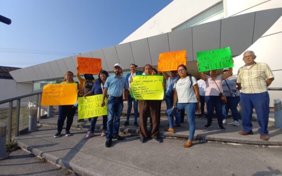Protestan en CFE de Veracruz puerto por apagones en El Coyol