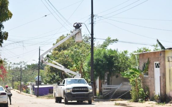 MANTENIMIENTO DE ALUMBRADO PÚBLICO EN COLONIA LA ESPERANZA