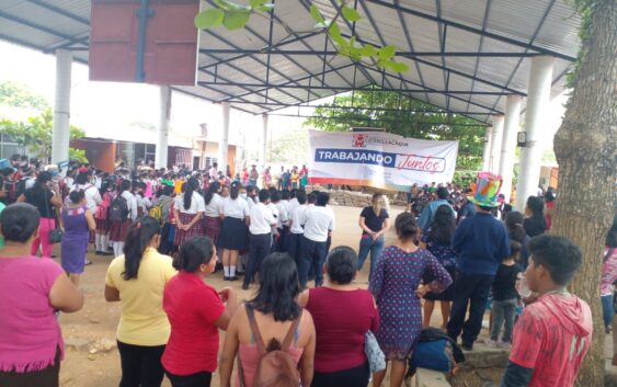 GOBIERNO DE COSOLEACAQUE BRINDA CEMENTO A ESCUELA DE SAN PEDRO MÁRTIR