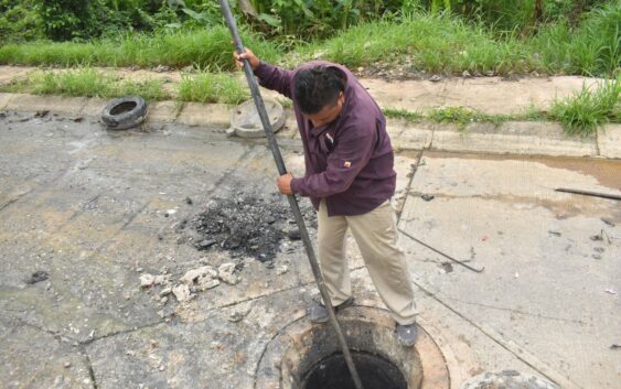 DESAZOLVE DE ALCANTARILLA EN EL FRACCIONAMIENTO LOS MANGOS