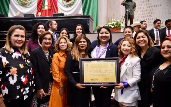 Entrega Congreso a Graciela Nani el Premio Estatal a la Mujer 2023