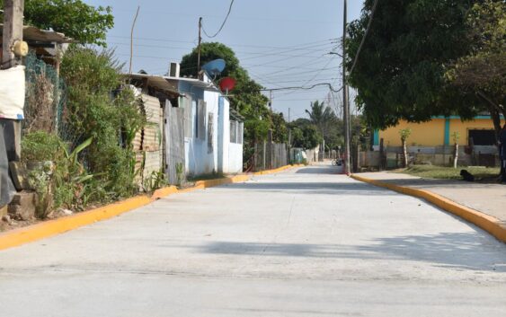 Gobierno de Cosoleacaque moderniza más colonias