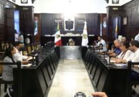 Regidoras revientan cabildo en Veracruz por asistencia de regidor acusado de abuso