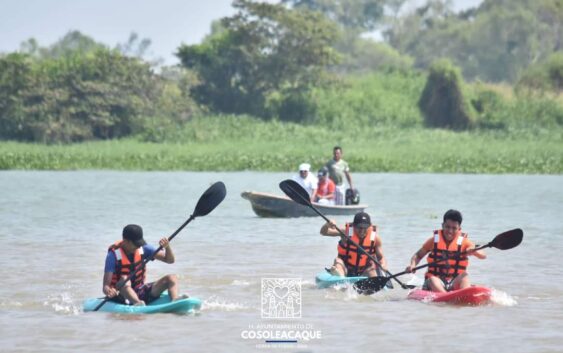 SE REALIZA COMPETENCIA DE KAYAKS EN COSOLEACAQUE