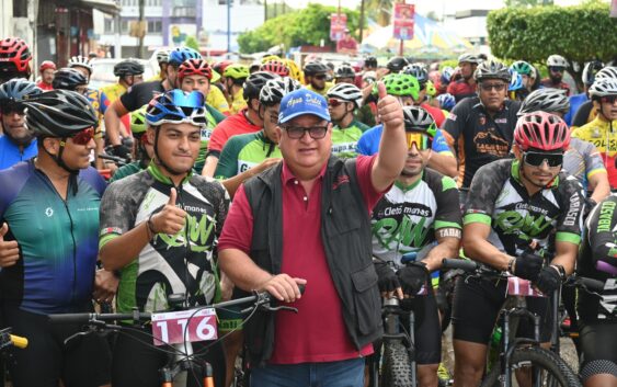 Encabeza Noé Castillo banderazo inicial de la 2a Carrera Ciclista de la Alegría 2023