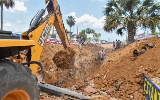 CONTINÚA LA RENOVACIÓN DE TUBERÍA PARA DRENAJE EN BOULEVARD