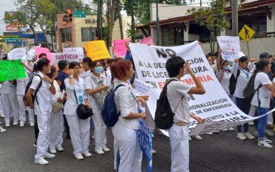 ENFERMERAS EXIGEN NO DESAPARECER SU NIVEL DE LICENCIATURA