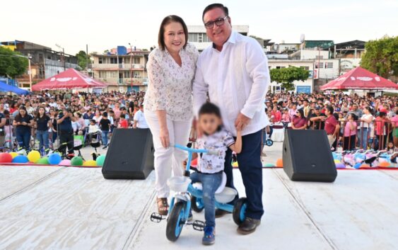 Festeja Noé Castillo Olvera junto a más de cinco mil infantes el “Día del Niño” en Agua Dulce