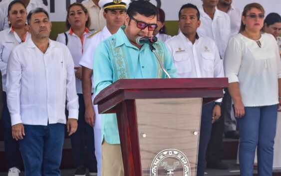 Coatzacoalcos conmemora el Día del Trabajo con acto cívico