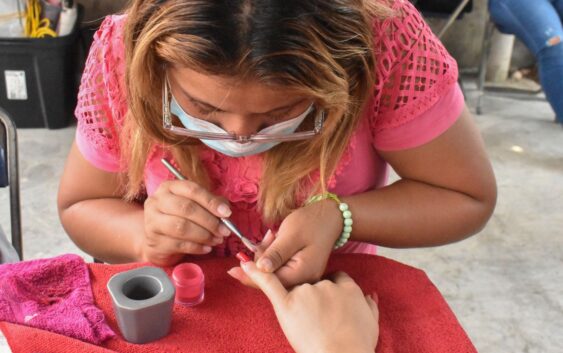 BRIGADA DE BELLEZA EN BARRIO 3RO DE COSOLEACAQUE