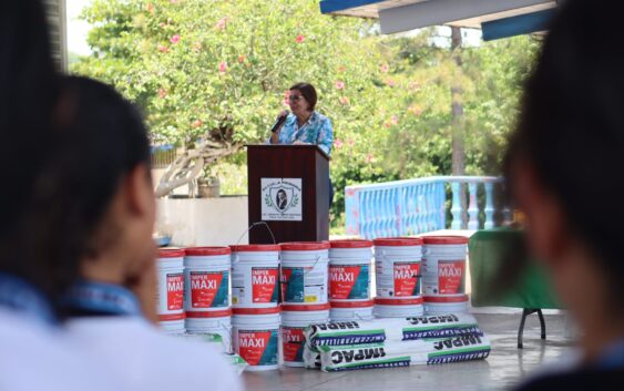 Cumple diputada Mago Corro con la educación en Tres Valles