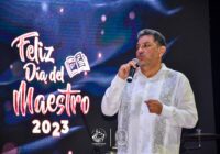 Gobierno de Amado Cruz celebra a 4 mil maestros en Coatzacoalcos