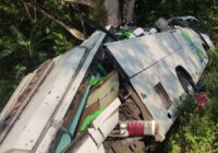 Vuelca camión en la carretera Catemaco-Hueyapan; 16 heridos