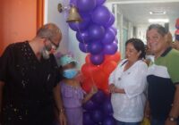 Gracias a OncoCREAN del IMSS Veracruz Sur, Karol toca campana a nueva oportunidad de vida