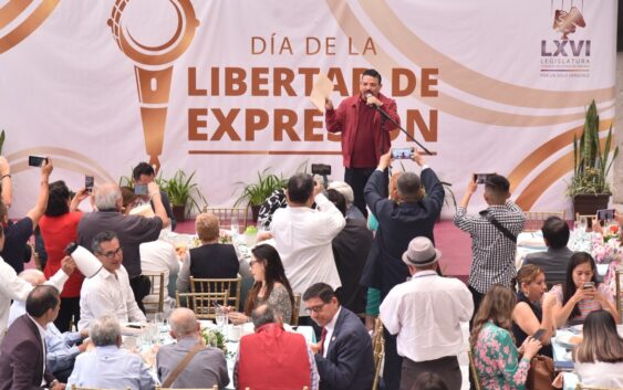Por Día de la Libertad de Expresión, conviven diputados con medios de comunicación