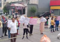 Exigen agua y bloquean avenida en Xalapa