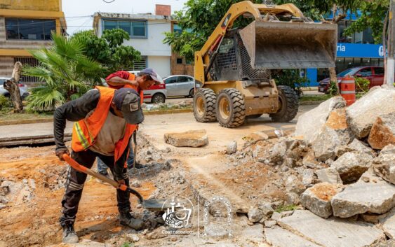 Gobierno de Coatzacoalcos mejora vialidades principales