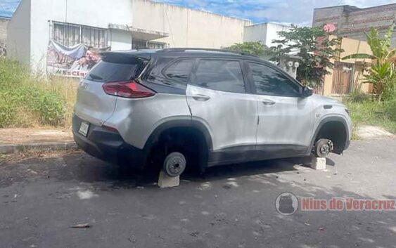 Roban las llantas a vehículos en fraccionamientos “La Pradera” y “Las Haciendas”, de Emiliano Zapata