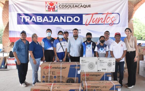 ENTREGANEQUIPAMIENTO A ESCUELAS DE COSOLEACAQUE