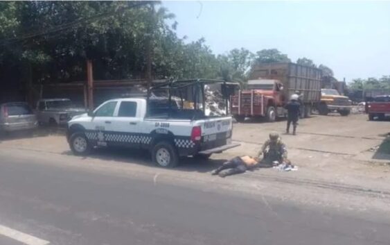 Muere 1 de los 3 agentes heridos en balacera ésta tarde en Veracruz