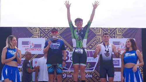 Conquistan Paola Judith Zárate y Alejandro Pérez el Triatlón Sprint Boca, 9a edición