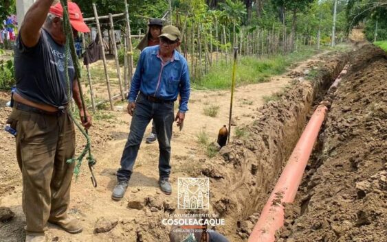 INTRODUCCIÓN DE TUBERÍA PARA DRENAJE EN CALLEJÓN RICÓN DE LA COLMENA