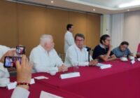 La corcholata Monreal y sus reuniones casi secretas en su gira por Veracruz.