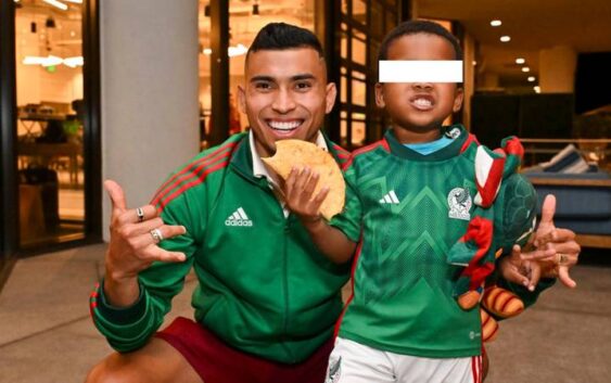 Selección Nacional sorprende con regalos a niño etíope que quiere ser mexicano