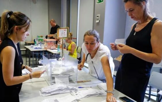 Elecciones en España: Ninguno de los dos bloques logra mayoría absoluta en el parlamento