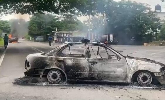 Integrantes de FDOMEZ incendian vehículos en Tantoyuca en protesta por asesinato de compañero