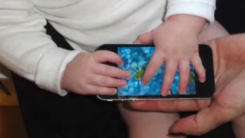Pareja Vendió a su Bebé para Comprar un iPhone y Viajar: El Lado Oscuro de la Búsqueda de Fama en Instagram