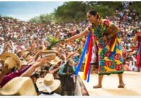 Arte y docencia, las pasiones de Paulina Solis, creadora de “Flor de Piña” y leyenda de la Guelaguetza