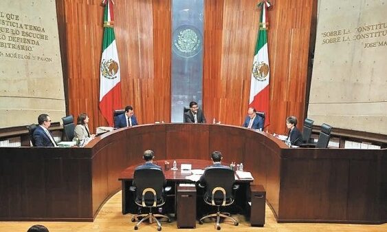 Tribunal Electoral tiene hoy su prueba de fuego: Congelar o no el andar a las corcholatas.