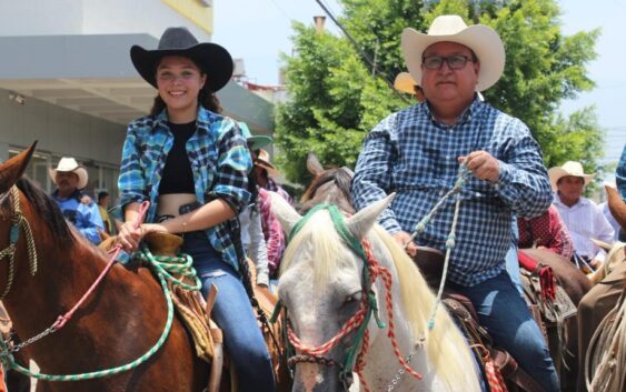 Encabeza el alcalde Noé Castillo concurridaCabalgata en la víspera de la Gran Expo Feria