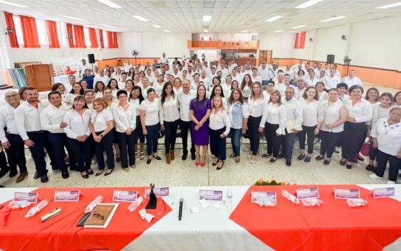 Reconocen líderes magisteriales buen trabajode Ariadna Selene y la consideran su aliada