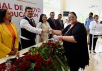 Zenyazen Escobar festeja a personal de apoyo y asistencia de la SEV